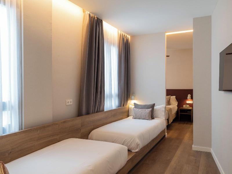 Hotel Well And Come Malaga image