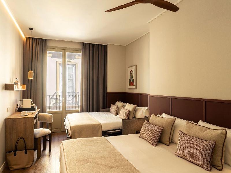 Hotel Well And Come Malaga image