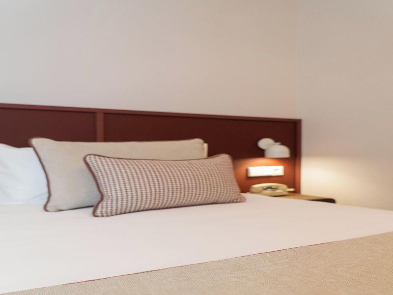 Hotel Well And Come Malaga image