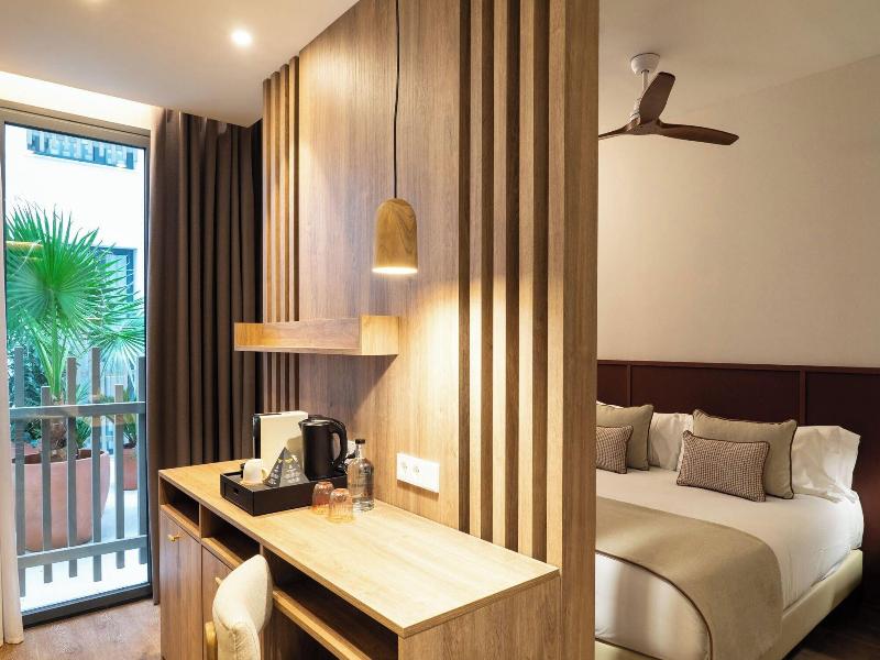 Hotel Well And Come Malaga image