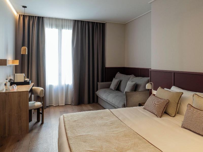 Hotel Well And Come Malaga image