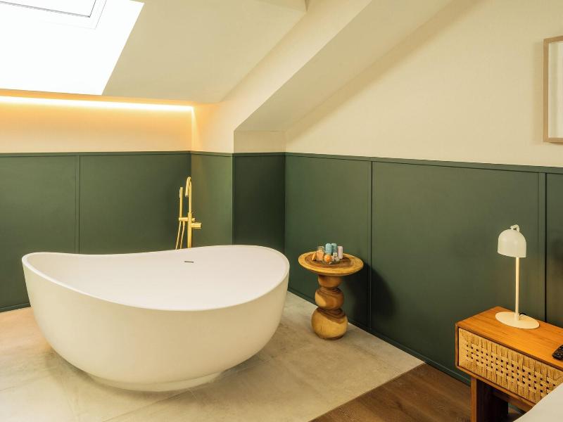 Hotel Well And Come Malaga image