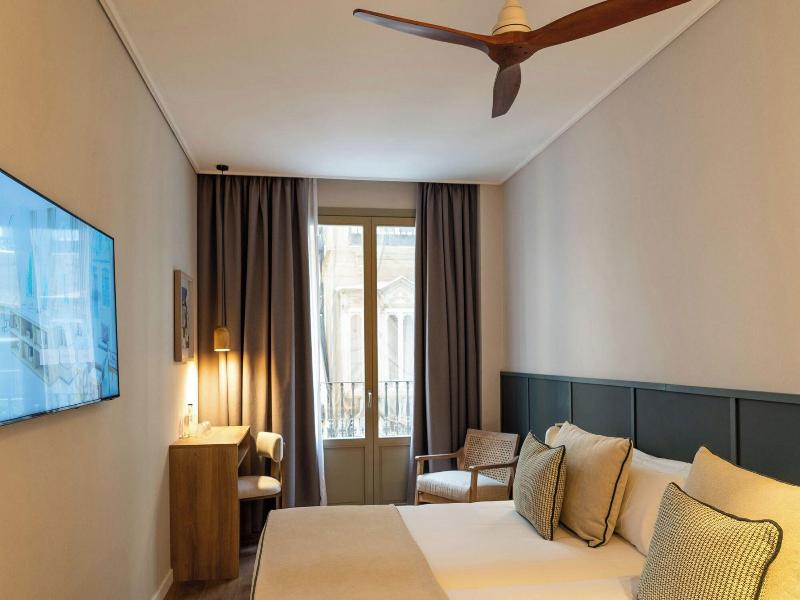 Hotel Well And Come Malaga image
