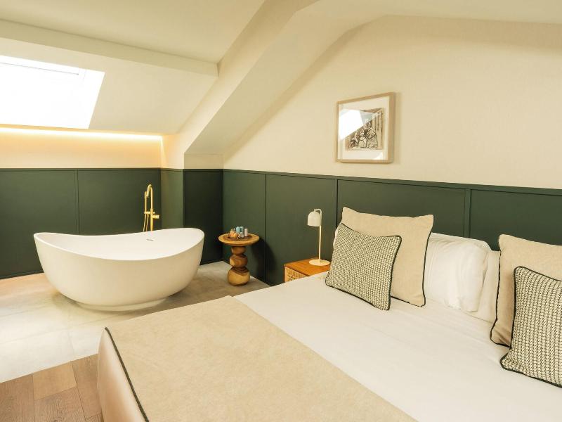 Hotel Well And Come Malaga image