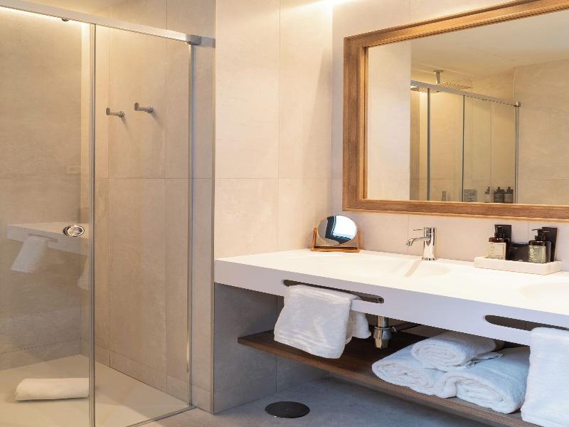 Hotel Well And Come Malaga image