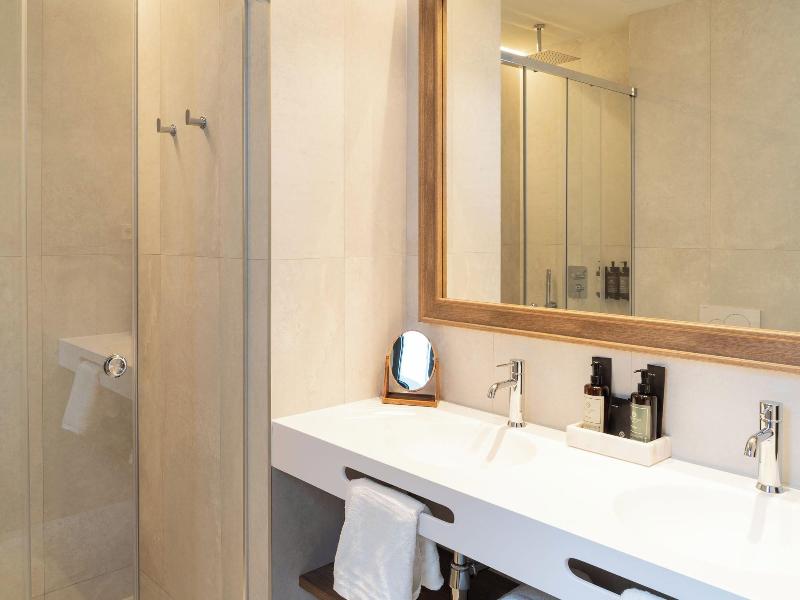 Hotel Well And Come Malaga image