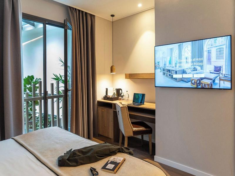 Hotel Well And Come Malaga image