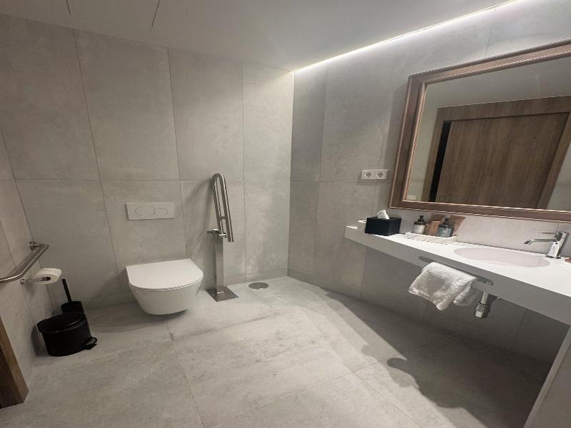Hotel Well And Come Malaga image