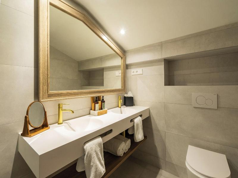 Hotel Well And Come Malaga image
