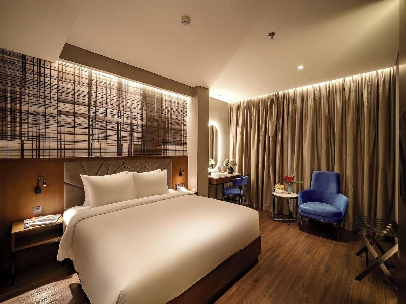 Nhat Ha Lavish Hotel image