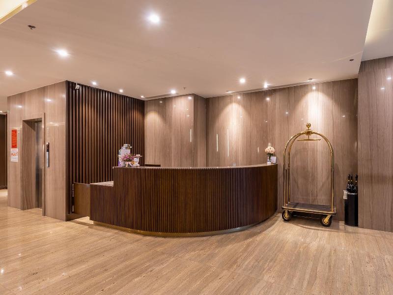 Nhat Ha Lavish Hotel image