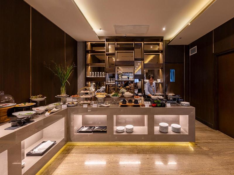 Nhat Ha Lavish Hotel image