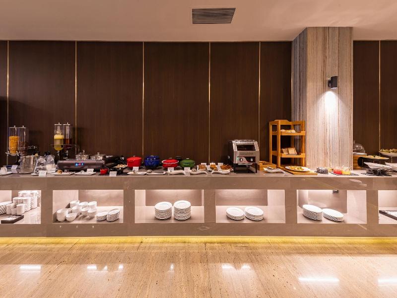 Nhat Ha Lavish Hotel image