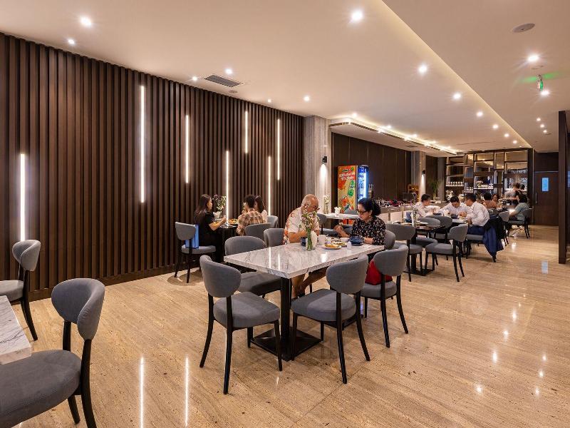 Nhat Ha Lavish Hotel image