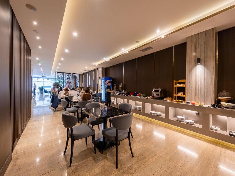 Nhat Ha Lavish Hotel image