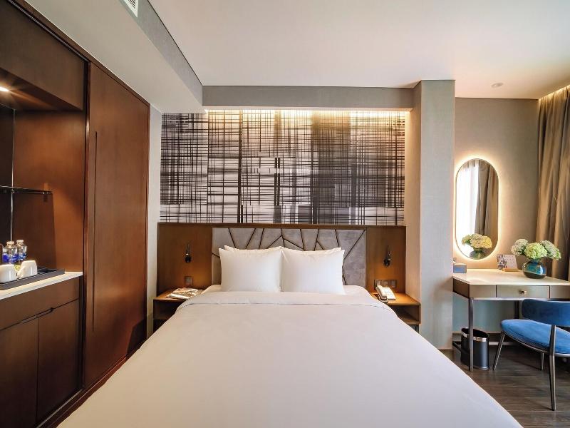 Nhat Ha Lavish Hotel image
