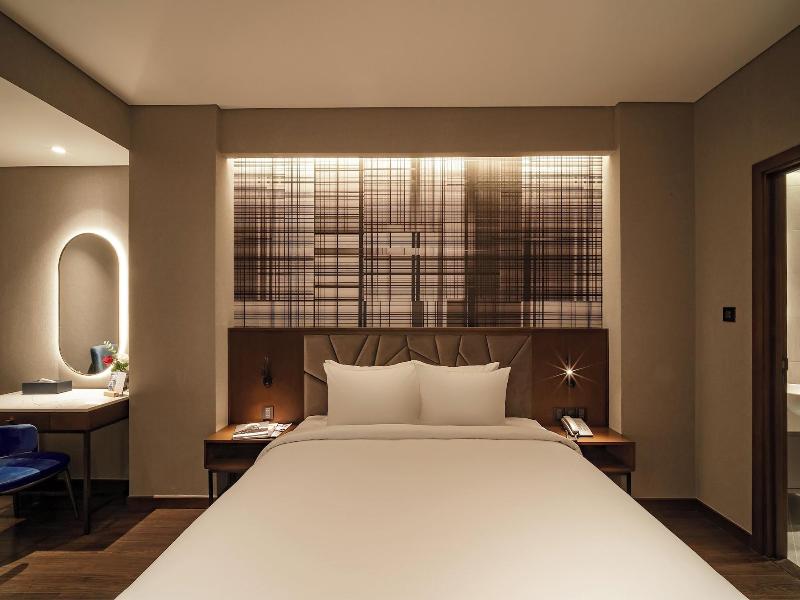 Nhat Ha Lavish Hotel image