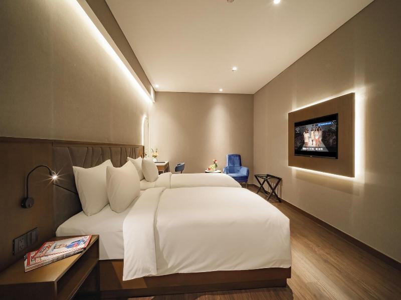 Nhat Ha Lavish Hotel image