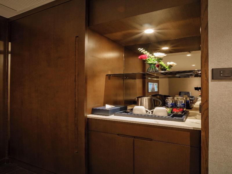 Nhat Ha Lavish Hotel image
