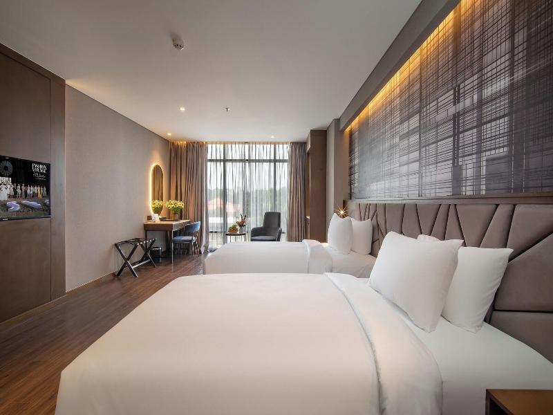 Nhat Ha Lavish Hotel image