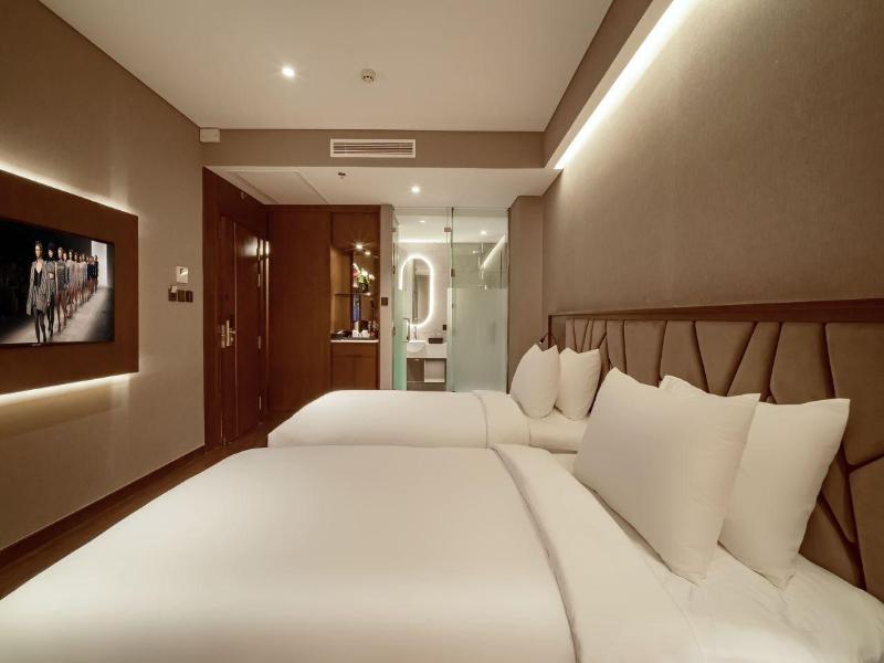 Nhat Ha Lavish Hotel image