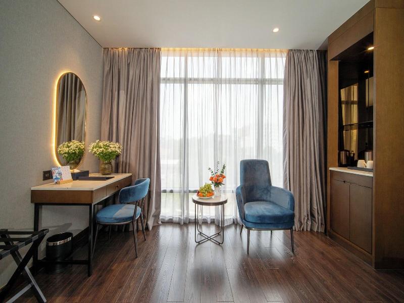 Nhat Ha Lavish Hotel image