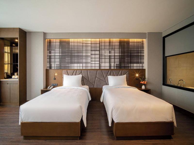 Nhat Ha Lavish Hotel image