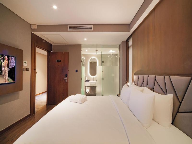 Nhat Ha Lavish Hotel image