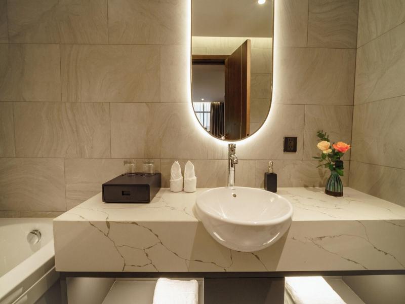 Nhat Ha Lavish Hotel image