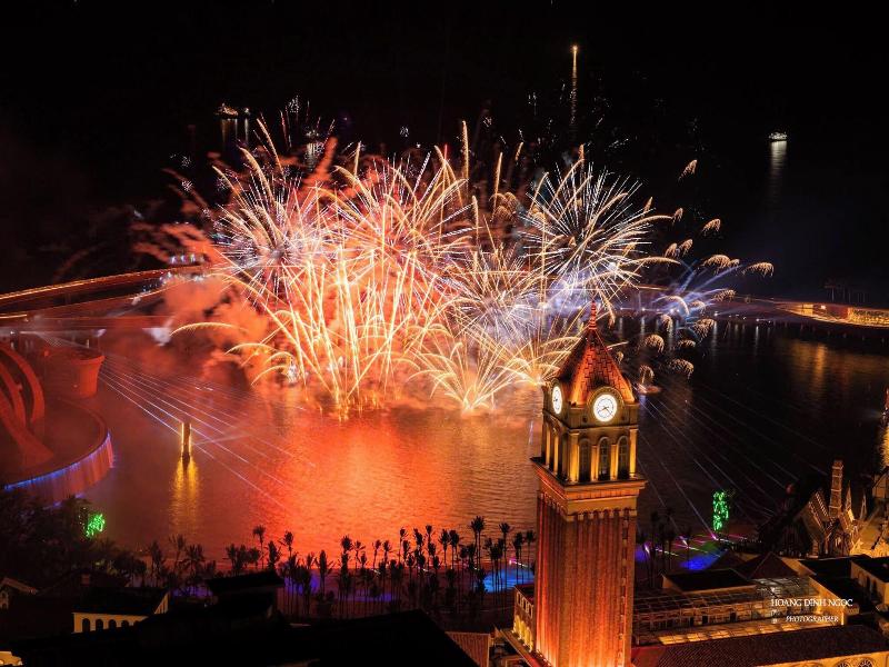 Luna Sol Sunset Firework Signature image