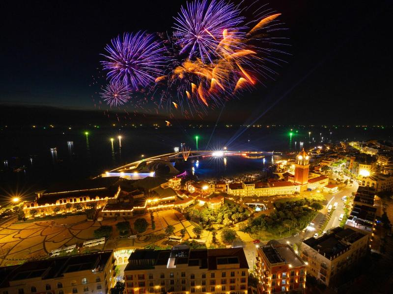 Luna Sol Sunset Firework Signature image