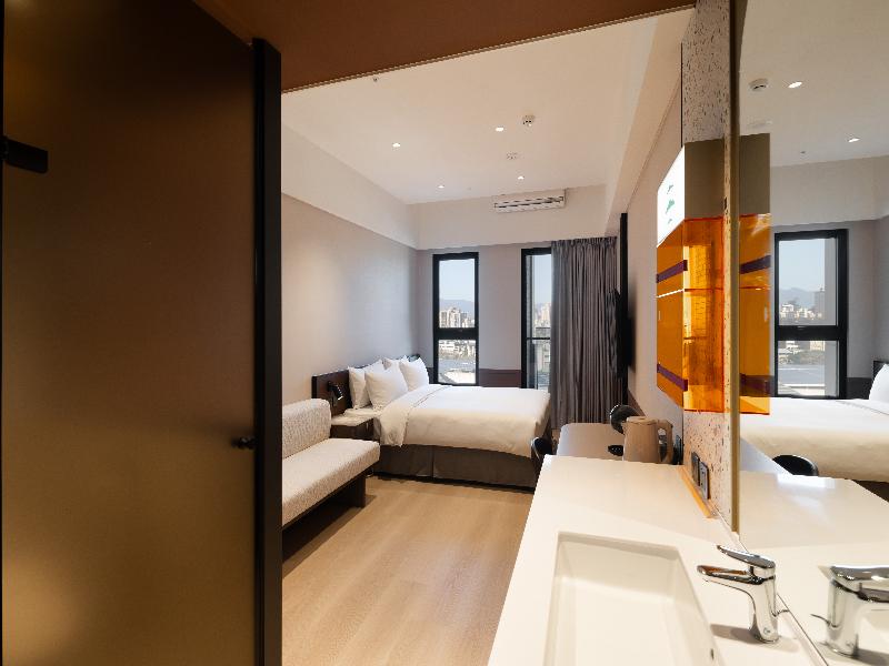 Boutech Hotel Banqiao Yellowstone image
