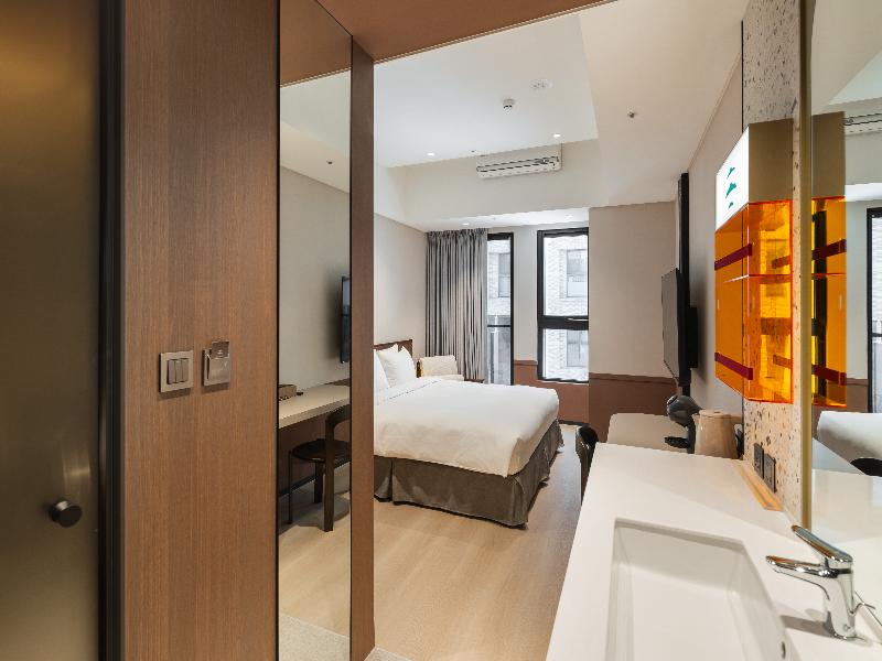Boutech Hotel Banqiao Yellowstone image