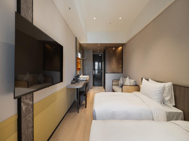 Boutech Hotel Banqiao Yellowstone image
