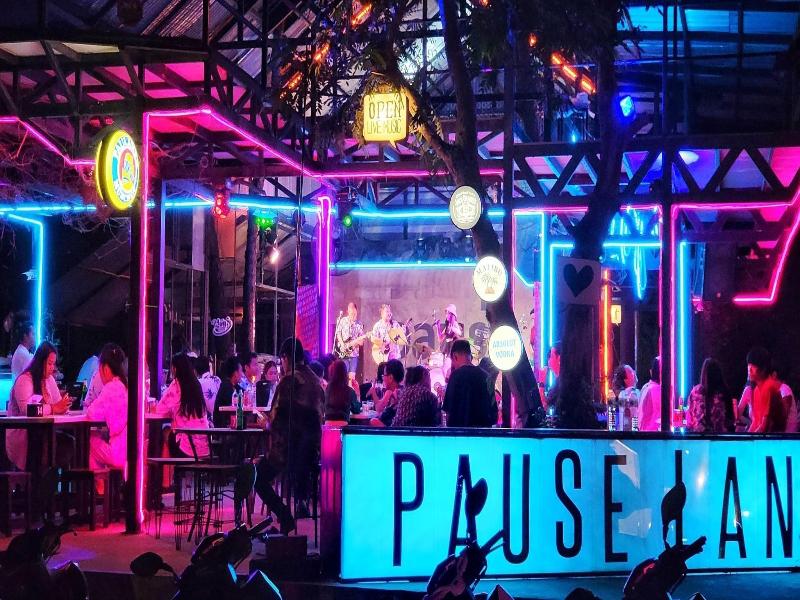 Pause Resort Bar