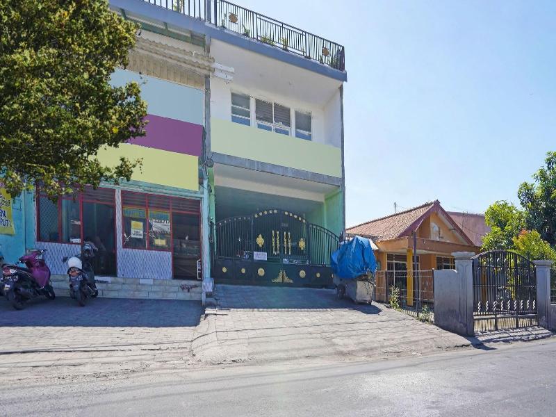 Oyo Life 91670 Mannsur Homestay Syariah