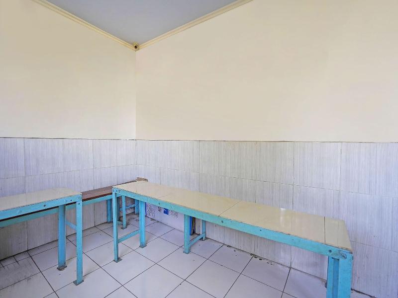Oyo Life 91670 Mannsur Homestay Syariah image