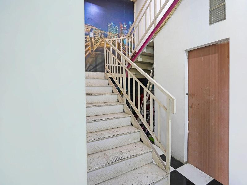 Oyo Life 91670 Mannsur Homestay Syariah image