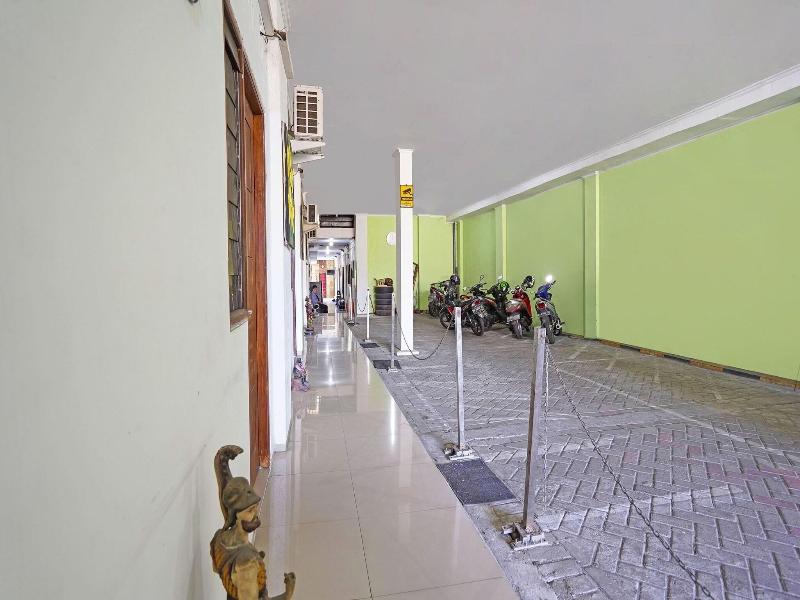 Oyo Life 91670 Mannsur Homestay Syariah image