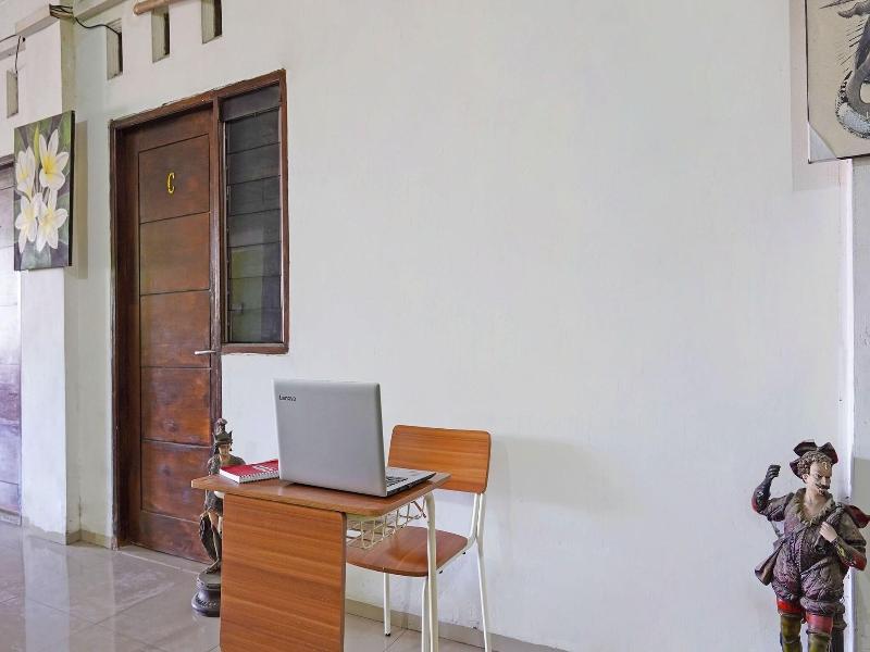 Oyo Life 91670 Mannsur Homestay Syariah image