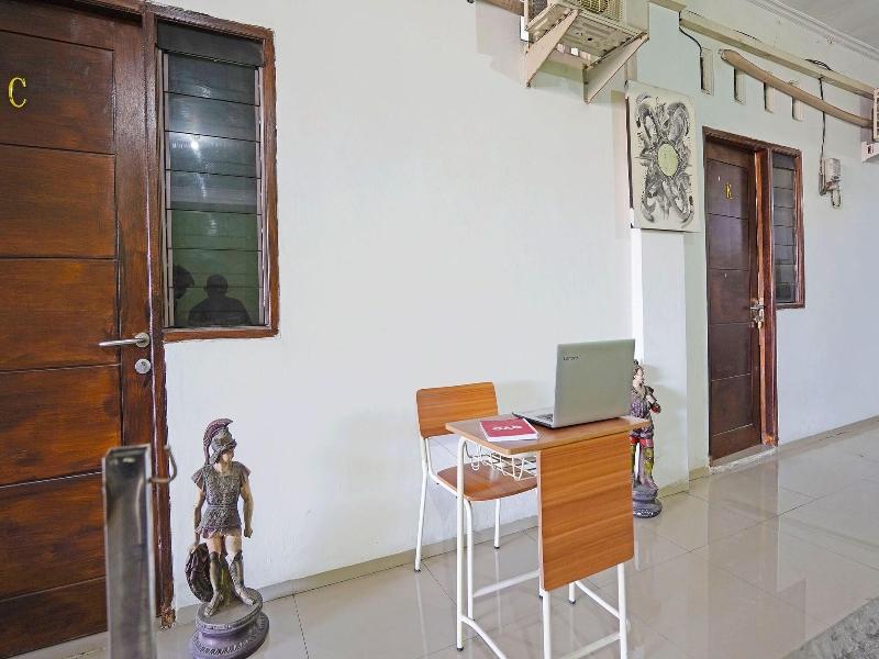 Oyo Life 91670 Mannsur Homestay Syariah image