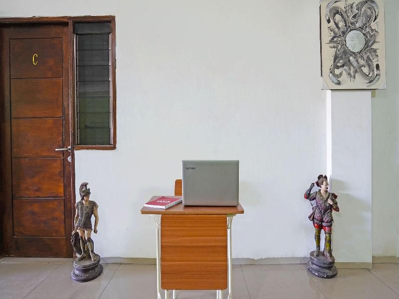 Oyo Life 91670 Mannsur Homestay Syariah image
