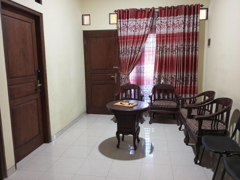 Oyo Life 92543 Ratu Sakti Residence