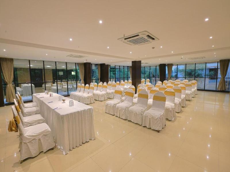 Grand Continent Premiere, Banjara Hills