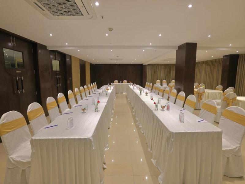 Grand Continent Premiere, Banjara Hills