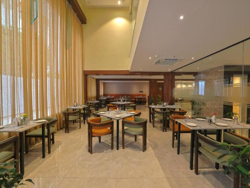 Grand Continent Premiere, Banjara Hills