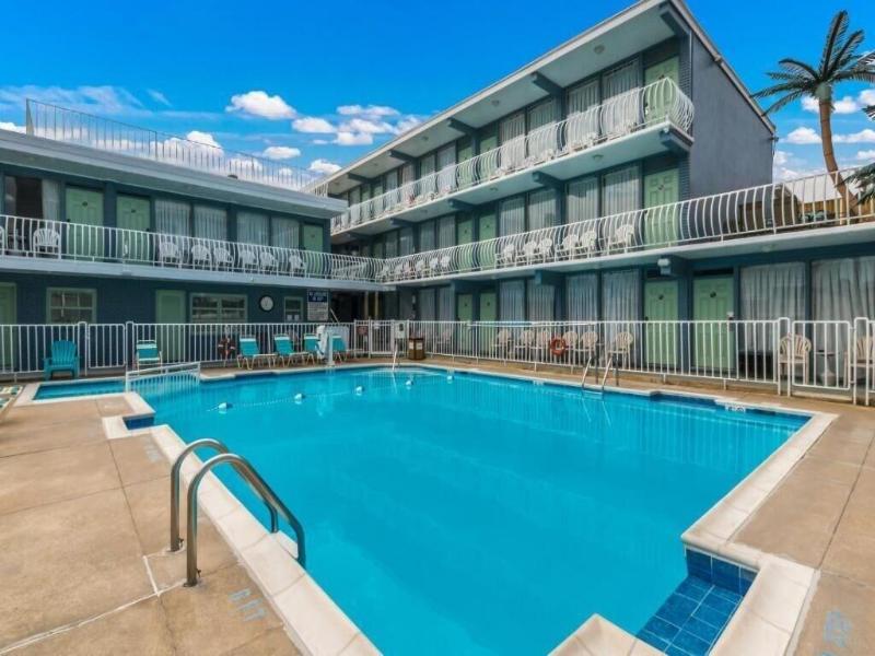 Le Voyageur Motel — view