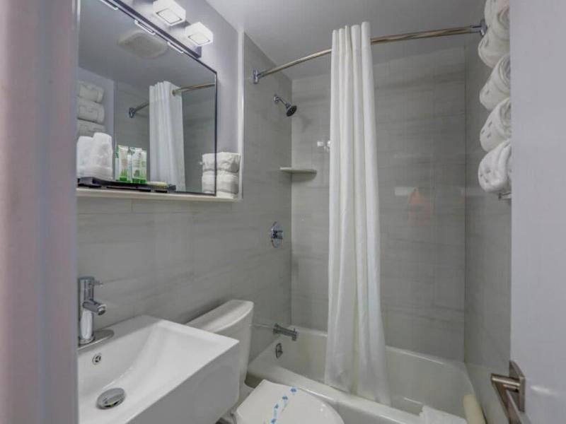 Le Voyageur Motel image