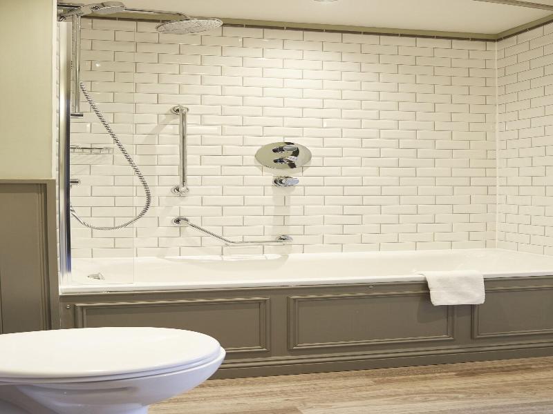 Swan Hotel By Greene King Inns image