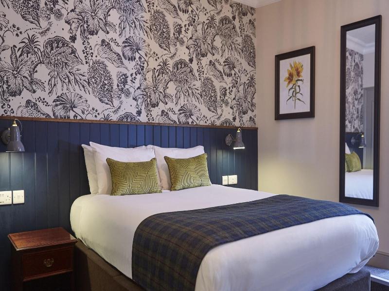 Swan Hotel By Greene King Inns image